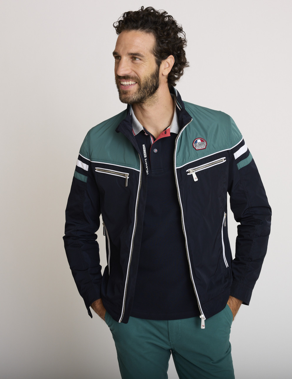 Chaqueta deportiva azul...