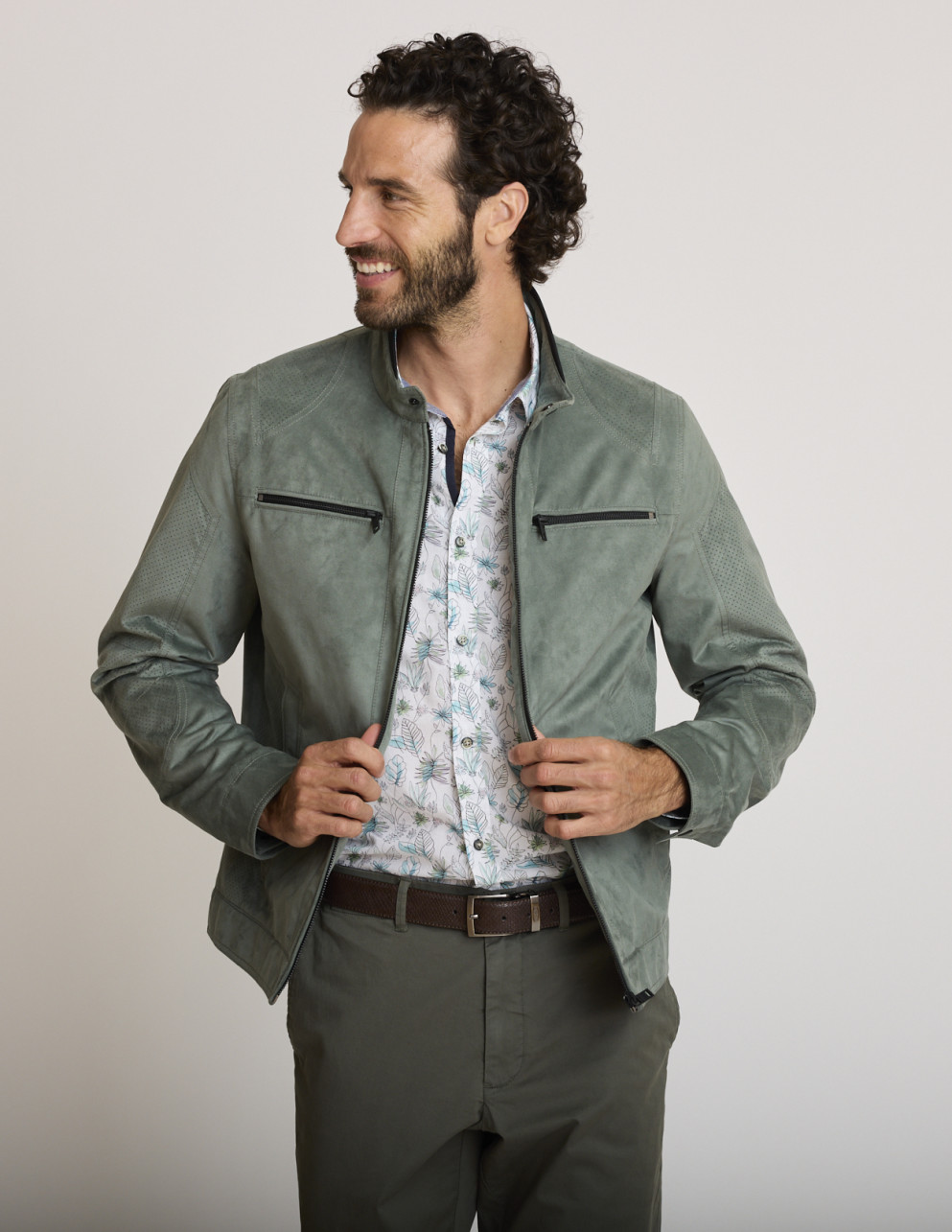 Chaqueta con bolsillos con...