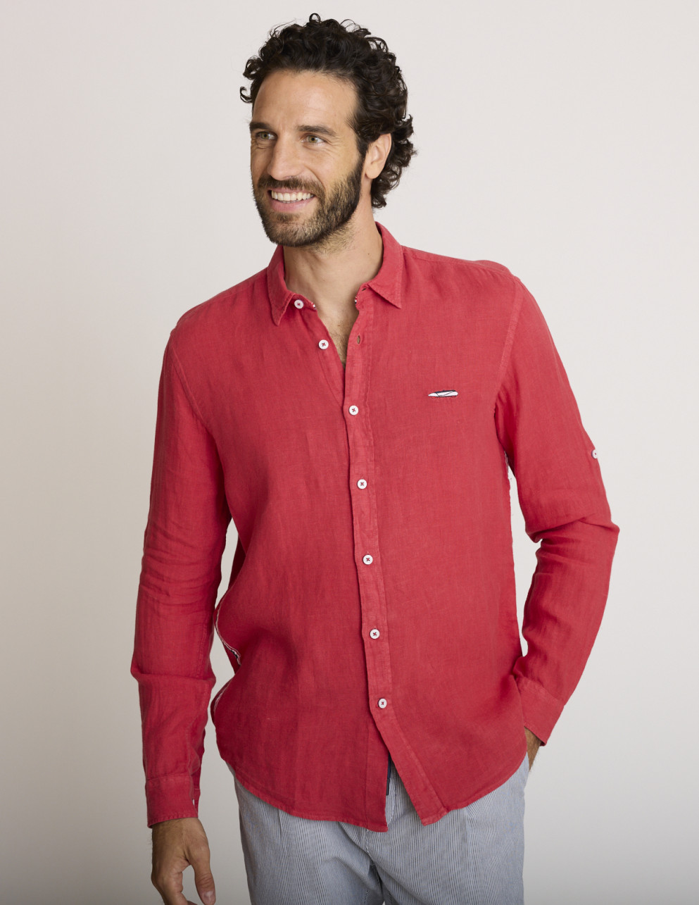 Camisa ligera de lino rojo...