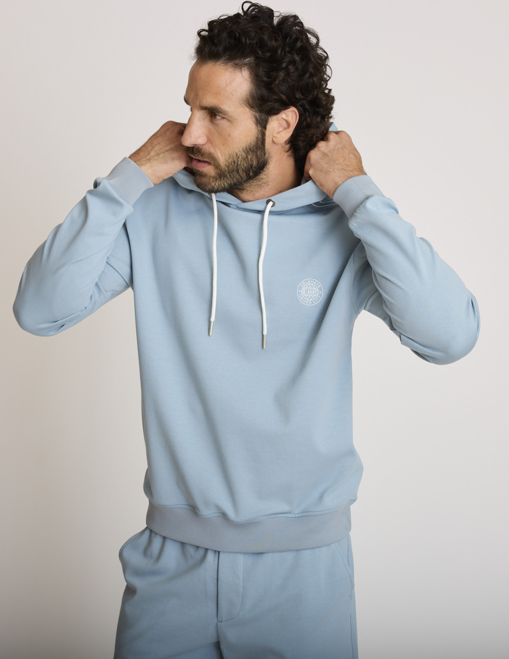 Sudadera con capucha azul...
