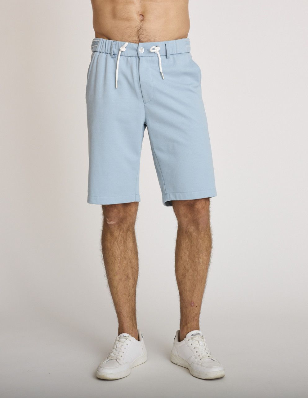 Pantaloni jogging...