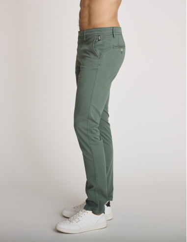 Pantalon ajusté en coton vert sauge...