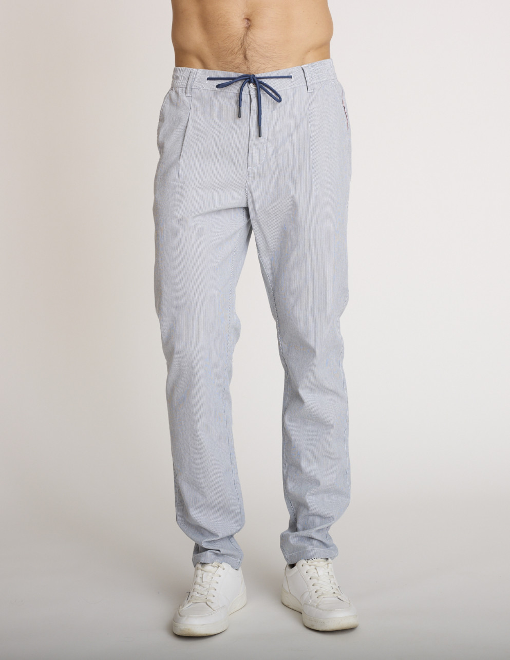 Pantalones a rayas de...