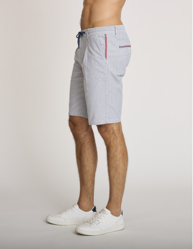 Bermudas a rayas azules y blancas...