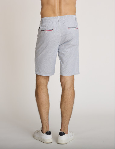 Bermudas a rayas azules y blancas...