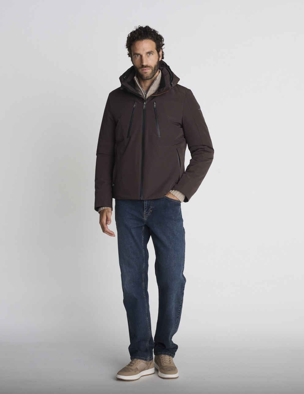 Blouson à capuche marron...