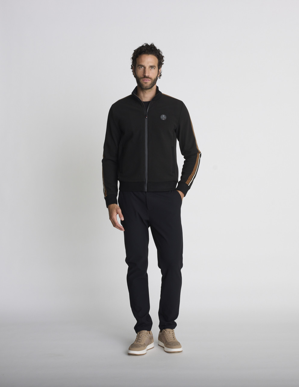 Gilet zippé en maille noire...
