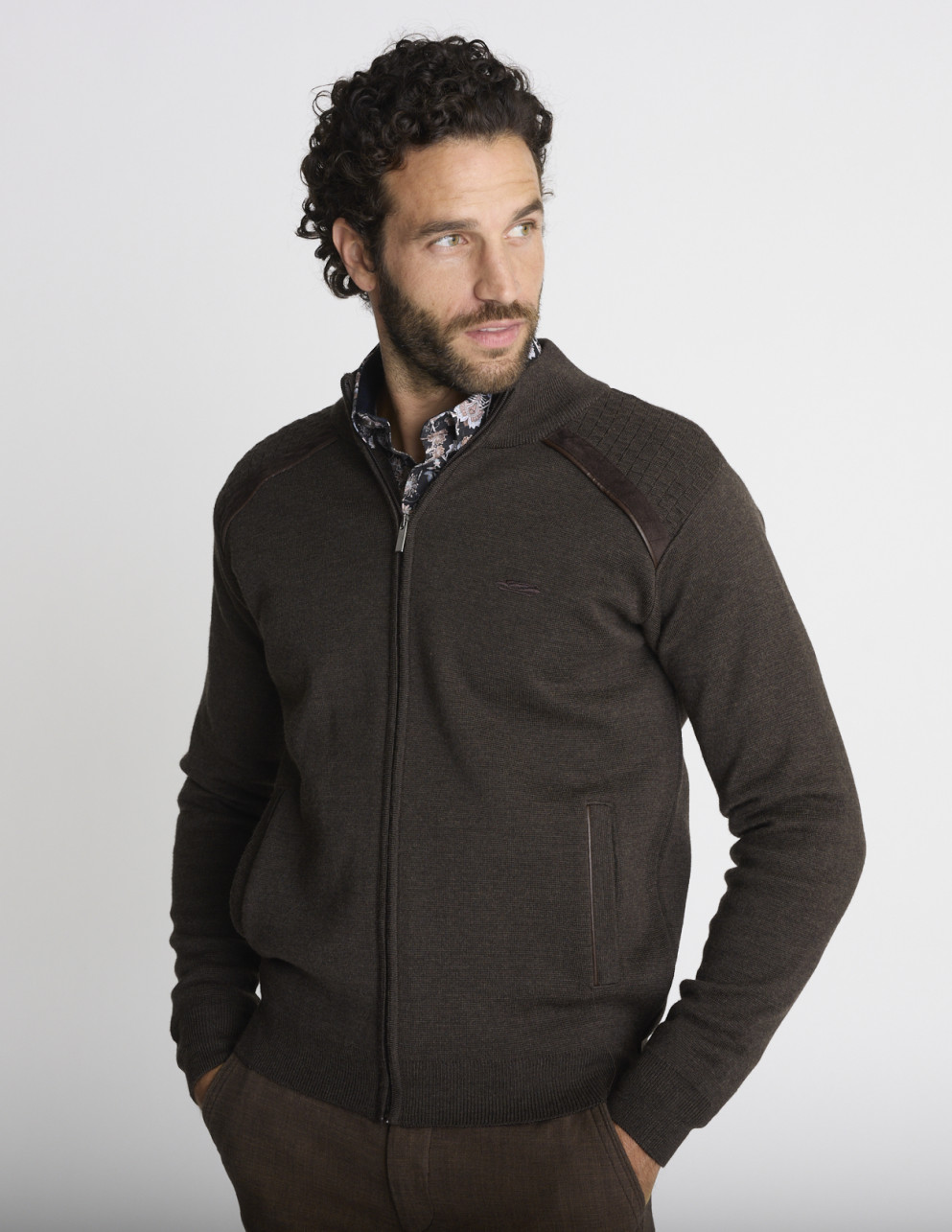 Gilet zippé col montant...